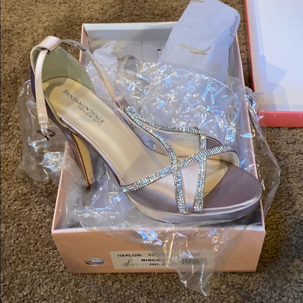 Touch ups sandals by Benjamin Walk. Dyeables